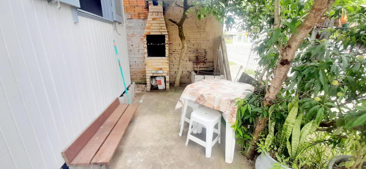 CASA completa em TORRES-RS - O MELHOR CUSTO BENEFICIO na mais bela praia Gaúcha - Cozinha - Banheiro - Ar condicionado - Smart TV 32 Android Apps Youtube - Netflix - Prime Vídeo e Wi-Fi - Estacionamento - Acomoda até 10 pessoas - Anfitriã Superhost n Villa Exterior foto