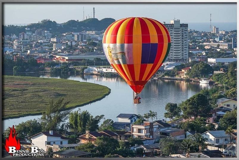 CASA completa em TORRES-RS - O MELHOR CUSTO BENEFICIO na mais bela praia Gaúcha - Cozinha - Banheiro - Ar condicionado - Smart TV 32 Android Apps Youtube - Netflix - Prime Vídeo e Wi-Fi - Estacionamento - Acomoda até 10 pessoas - Anfitriã Superhost n Villa Exterior foto
